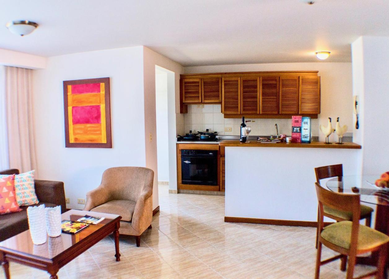 Portal Del Rodeo Apartahotel Medellín Eksteriør billede
