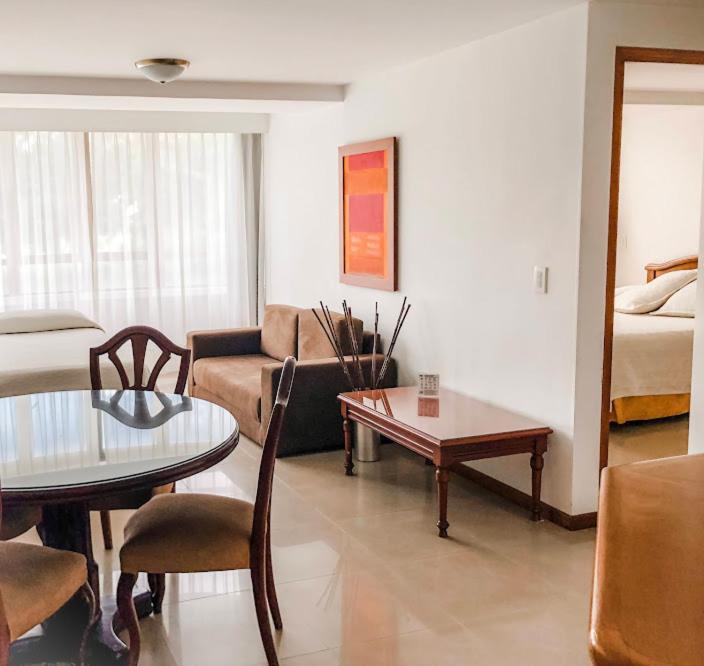 Portal Del Rodeo Apartahotel Medellín Eksteriør billede
