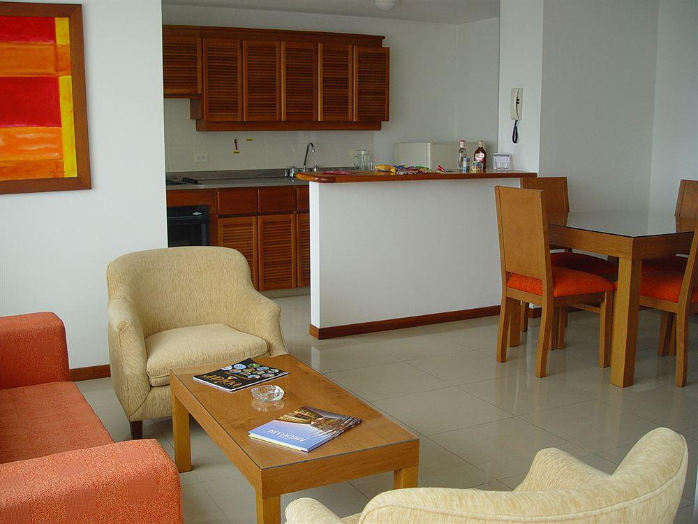 Portal Del Rodeo Apartahotel Medellín Eksteriør billede